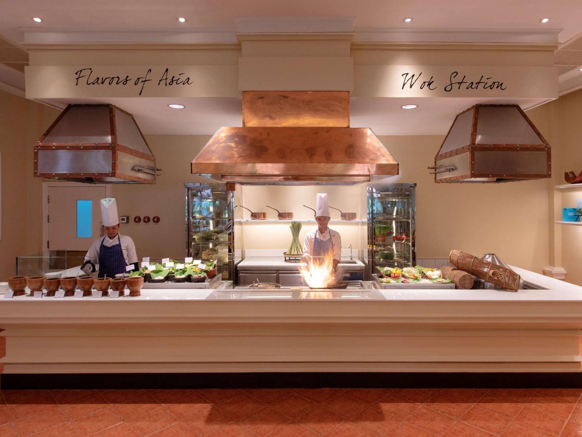 Sofitel Angkor Phokeethra Golf & Spa Resort Siem Reap Exterior foto
